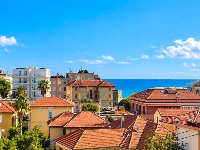 Appartamento quadrilocale in vendita in Viale Dante Alighieri, Centro, Finale Ligure