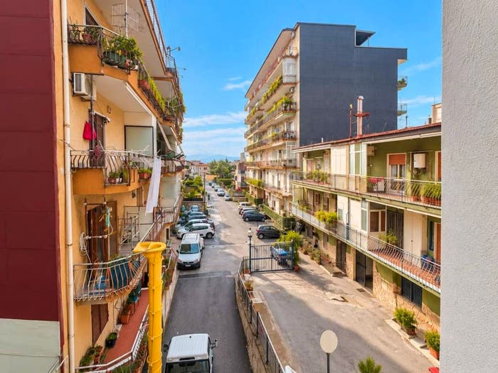 Appartamento trilocale in vendita in Via Provinciale Montagna Spaccata, Pianura, Napoli