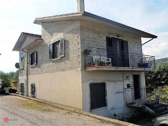 Casa con 5 locali in vendita in Via Vadantico No Number, Castelfranci