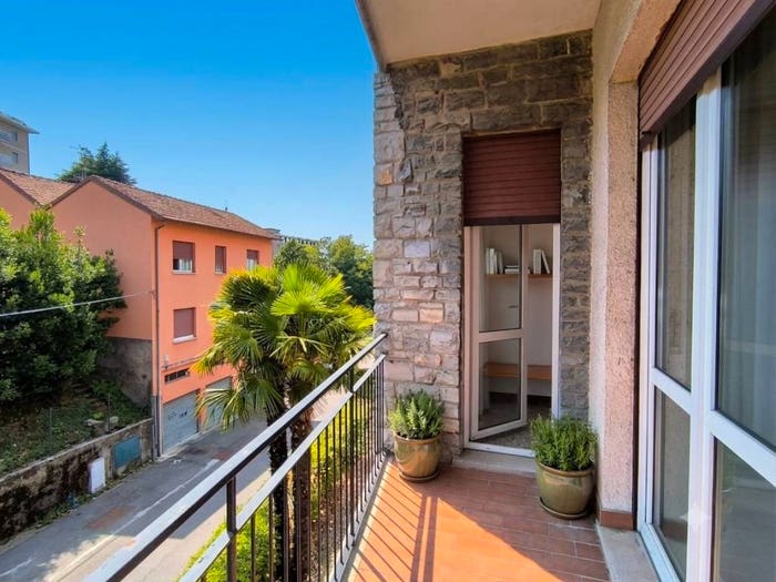 Appartamento trilocale in vendita in Via Francesco Casnati, Lora, Como