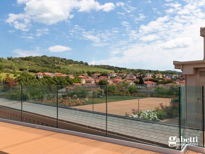 Appartamento trilocale in vendita in via Romagna, Centro, Gabicce Mare