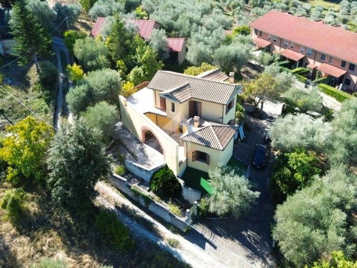 Casa quadrilocale in vendita in VIA SANTA TERESA, Poggio Mirteto