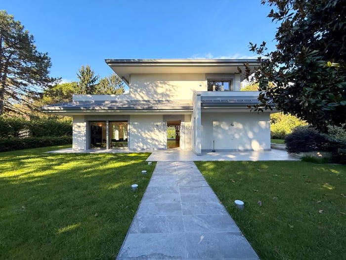 Casa con 6 locali in vendita in Via Alcide De Gasperi, Campofiorenzocalifornia, Casatenovo