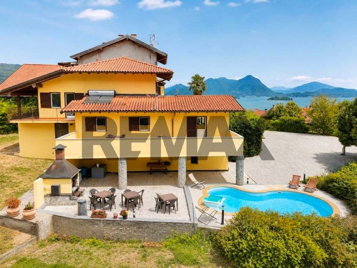 Appartamento con 6 locali in vendita in Via Camponuovo, Centro, Baveno