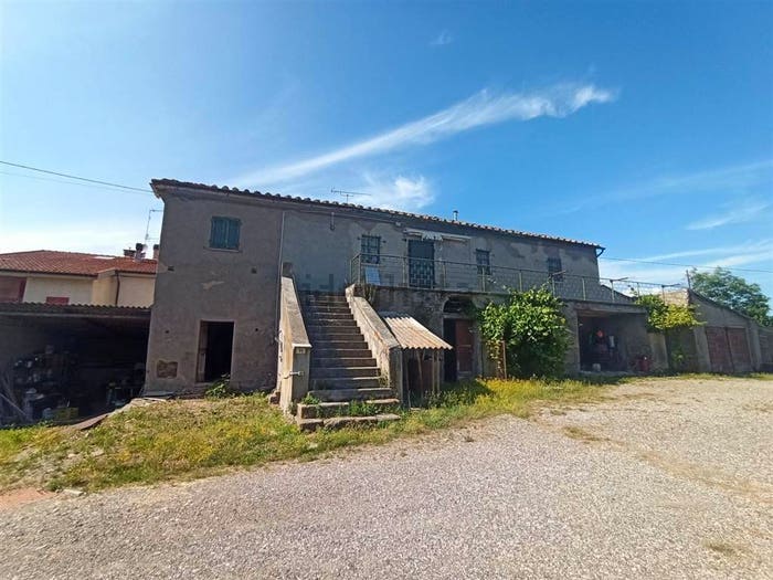 Casa con 6 locali in vendita in Montecatini Val di Cecina