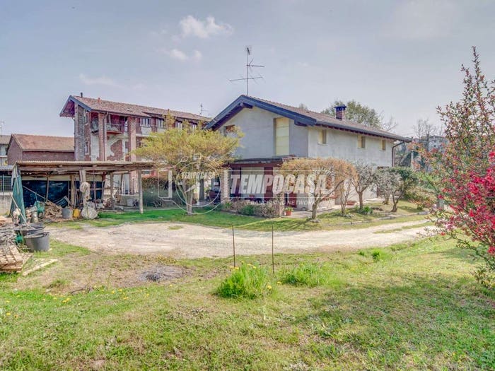 Casa quadrilocale in vendita in Via Pelizza da Volpedo, Divignano