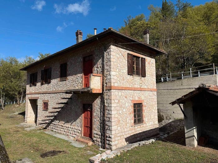 Casa con 6 locali in vendita in Strada Provinciale di Vallo di Nera, Vallo di Nera