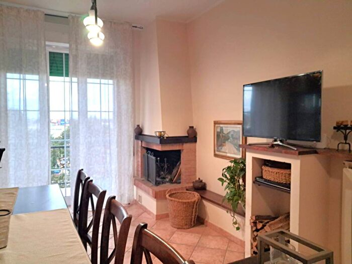 Appartamento con 5 locali in vendita in Via Fratelli Bandiera, Shangai, Livorno