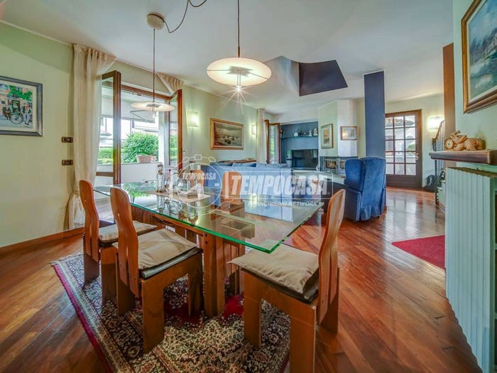 Casa quadrilocale in vendita in Via delle Rosette, Centro, Borgomanero