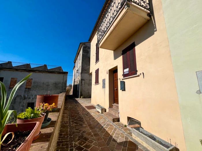 Casa con 6 locali in vendita in FRAZ SAN DONATO, San Donato, Fabriano