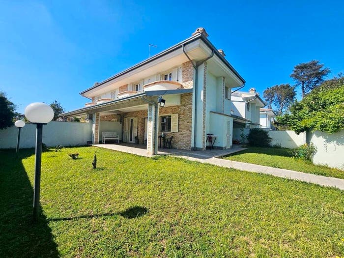 Casa quadrilocale in vendita in Via dei Faggi, Villa Claudia, Anzio
