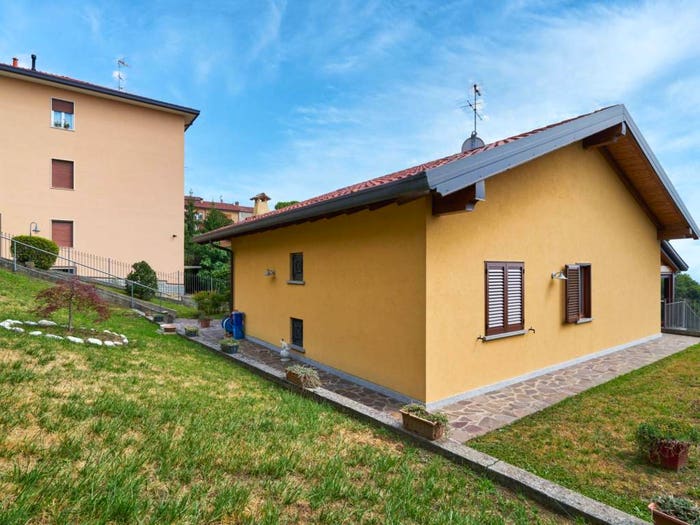 Casa con 5 locali in vendita in Via Europa, Colle Brianza
