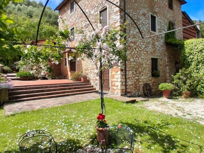 Casa con 6 locali in vendita in Massa Pisana Vicopelago, Lucca
