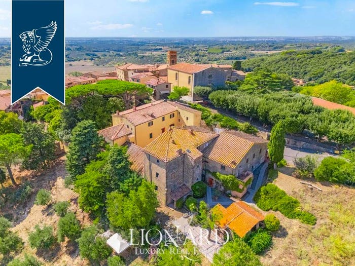 Casa con 6 locali in vendita in Guardistallo