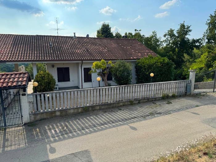 Casa con 6 locali in vendita in Via Serra, Castell'Alfero