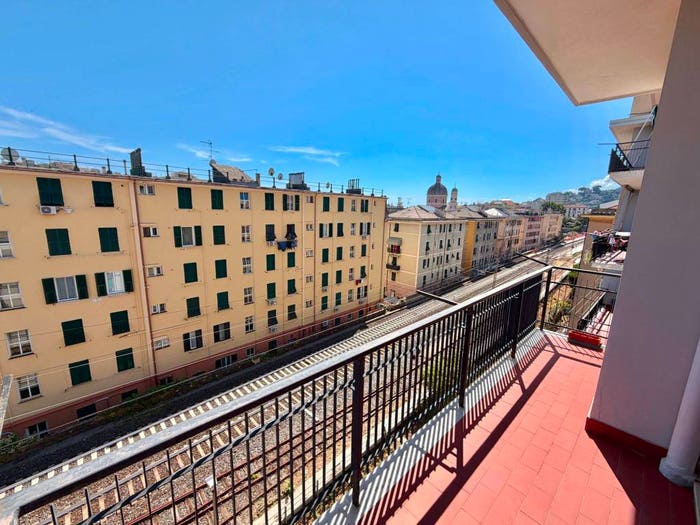 Appartamento trilocale in vendita in Via Piandilucco, Pegli, Genova