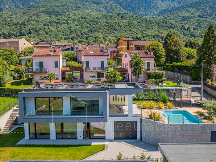 Casa con 6 locali in vendita in Via Perlino, Colico Piano, Colico