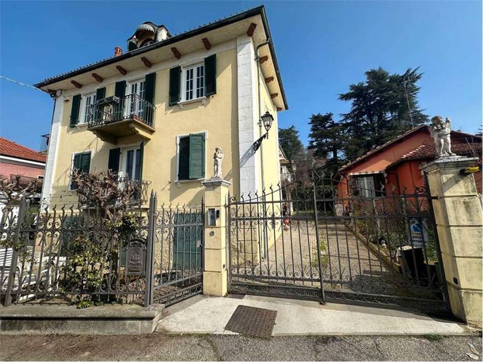 Appartamento con 6 locali in vendita in Via Accademia degli Innominati, Centro, Bra