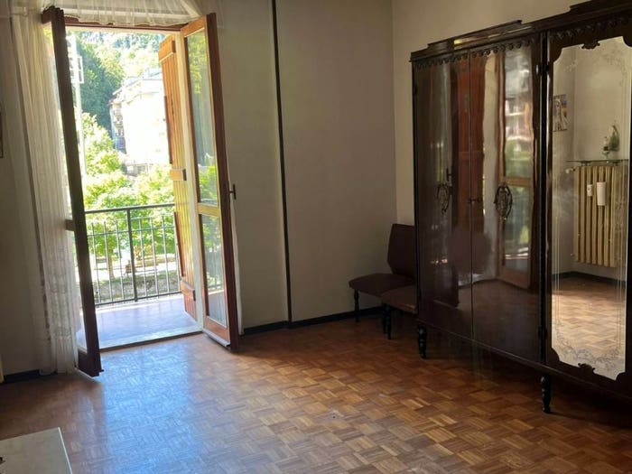 Appartamento quadrilocale in vendita in Piazza Vermenagna, Vernante