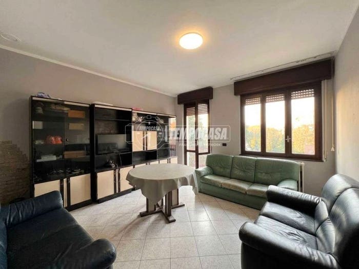 Appartamento trilocale in vendita in Via Saronnese, Saronnese, Legnano
