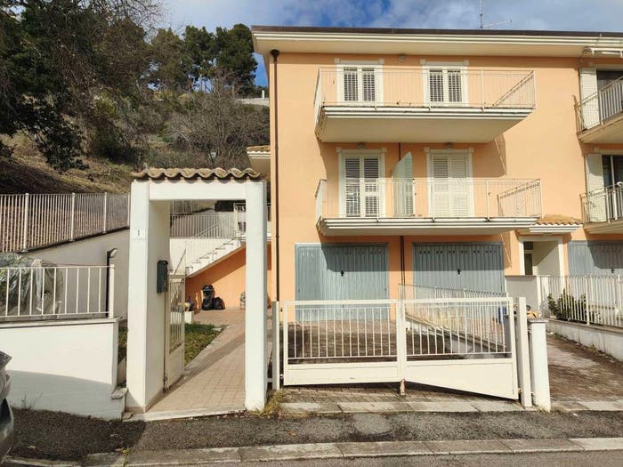 Casa con 6 locali in vendita in Via delle Paranze, Acquaviva Picena