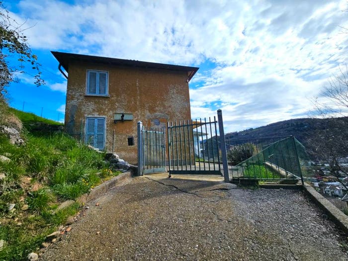 Casa quadrilocale in vendita in Via Giovanni Pascoli, Centro, Gazzaniga