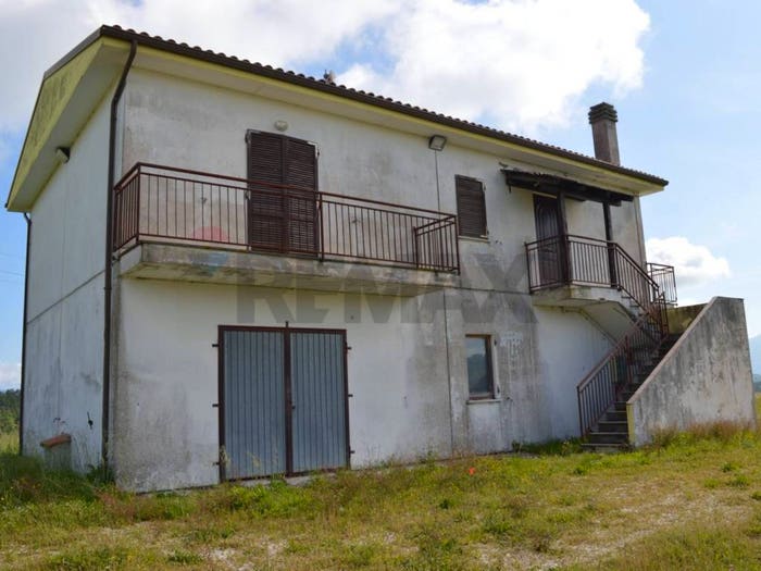 Casa quadrilocale in vendita in Casacastalda, Valfabbrica