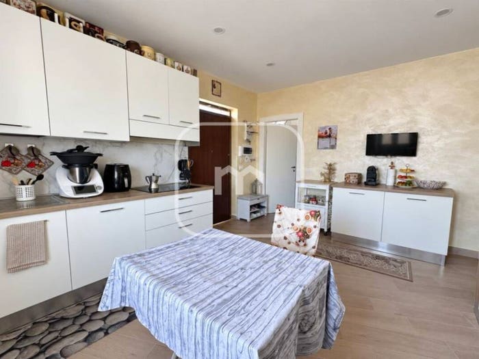 Appartamento trilocale in vendita in Via Rometta, Rocca Cencia, Roma