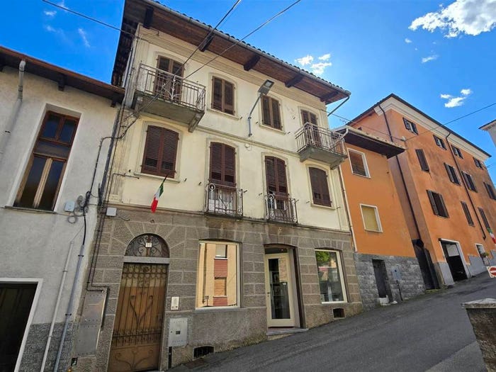 Appartamento quadrilocale in vendita in Via IV Novembre, Centro, Netro