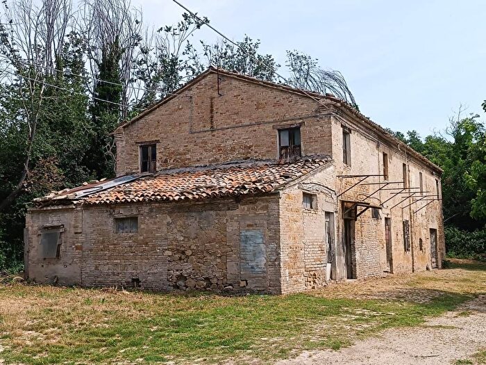 Casa con 6 locali in vendita in Soria, Pesaro