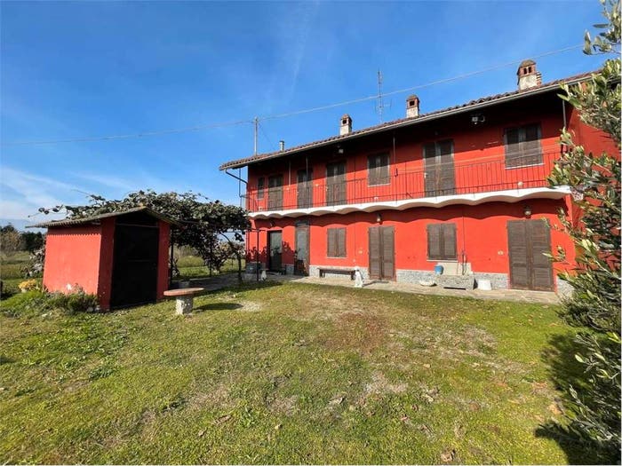 Casa con 6 locali in vendita in Via Don Martini, Piscina