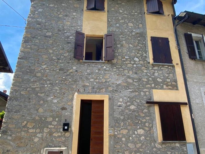 Casa trilocale in vendita in Via Sornico, Lierna