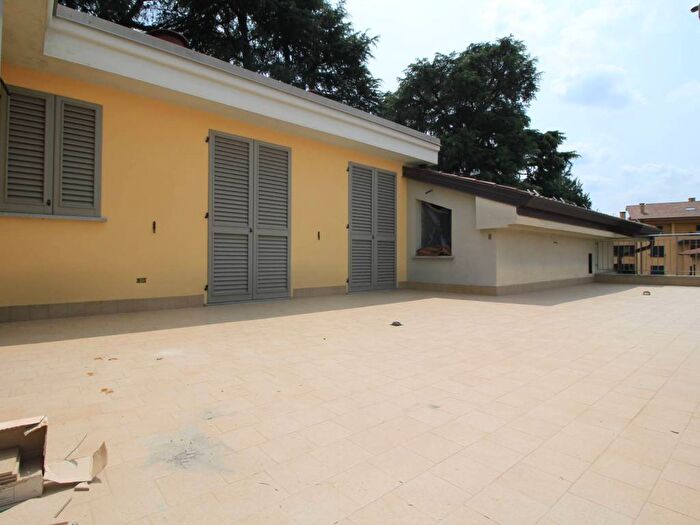 Appartamento quadrilocale in vendita in Piazza Giuseppe Maggiolini, Centro, Parabiago