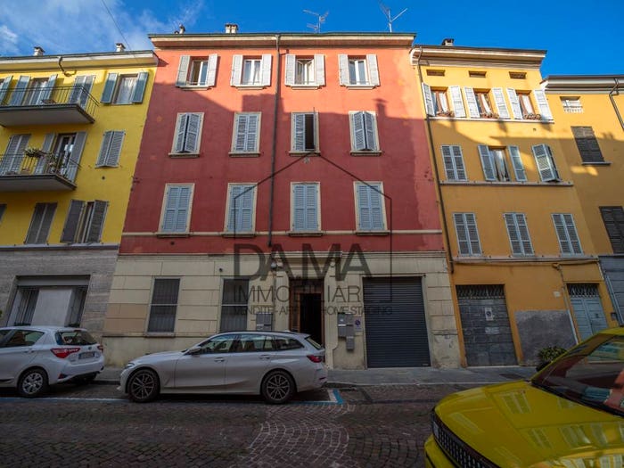 Appartamento con 5 locali in vendita in Strada Settembre, Centro Storico, Parma