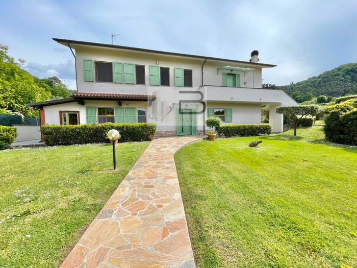 Casa con 6 locali in vendita in Via Aprile, Camaiore Paese, Camaiore