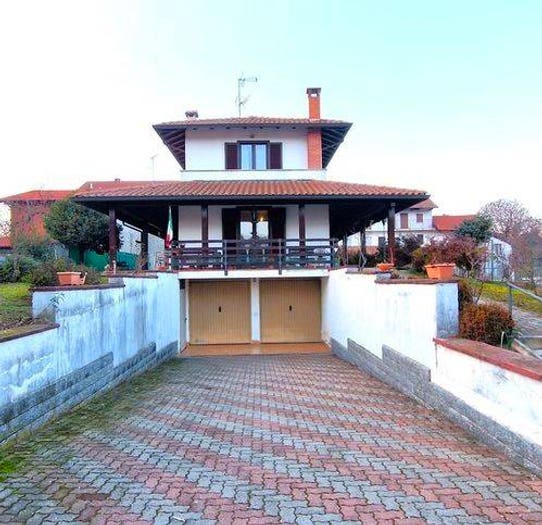 Casa con 5 locali in vendita in Via Leonardo da Vinci, Centro, Borgo Ticino