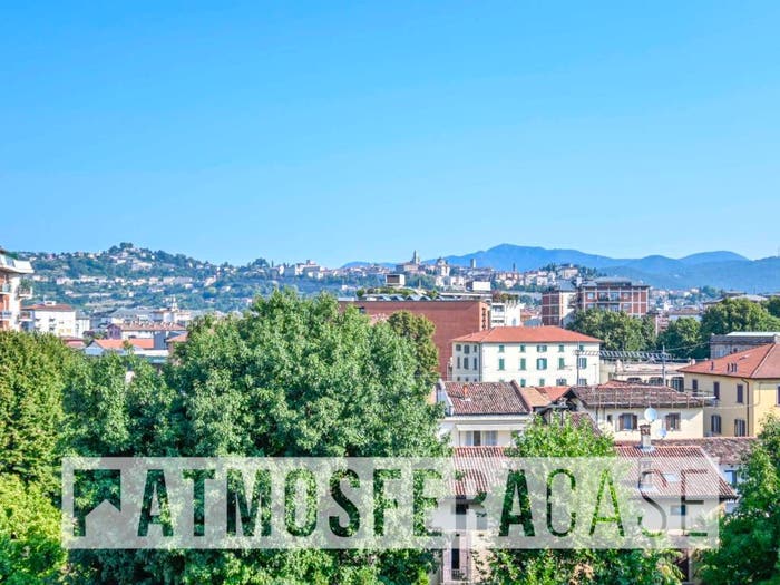 Casa quadrilocale in vendita in Via Berizzi, Canovine, Bergamo