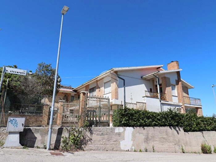Casa con 6 locali in vendita in Via Fonte Alessio, Montone, Mosciano Sant'Angelo