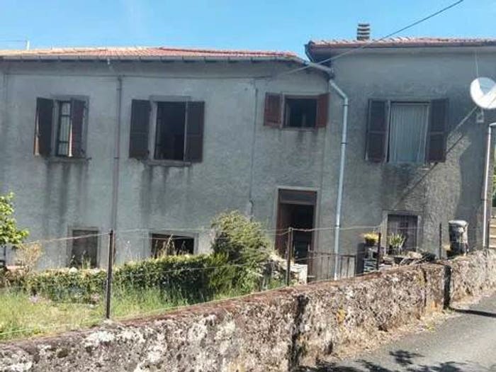 Appartamento con 6 locali in vendita in Via Versola, Pontremoli