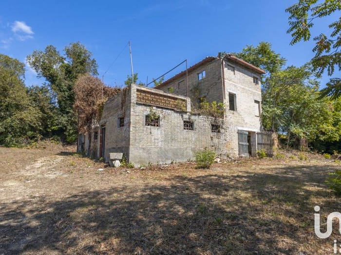 Casa con 6 locali in vendita in Via Morolo, Centro, Filottrano