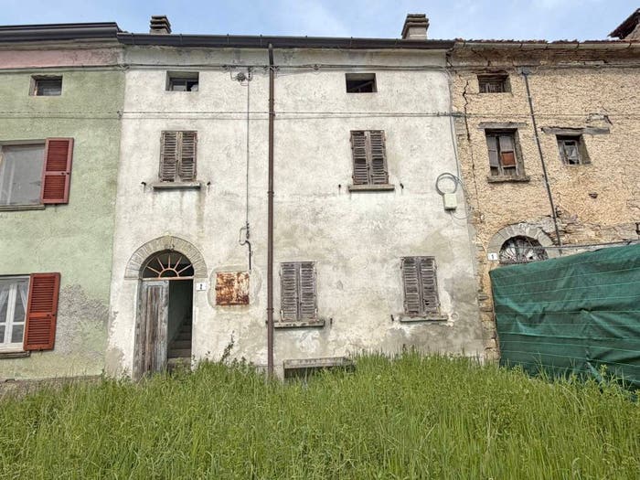 Casa con 5 locali in vendita in Località Limbelli, Farini