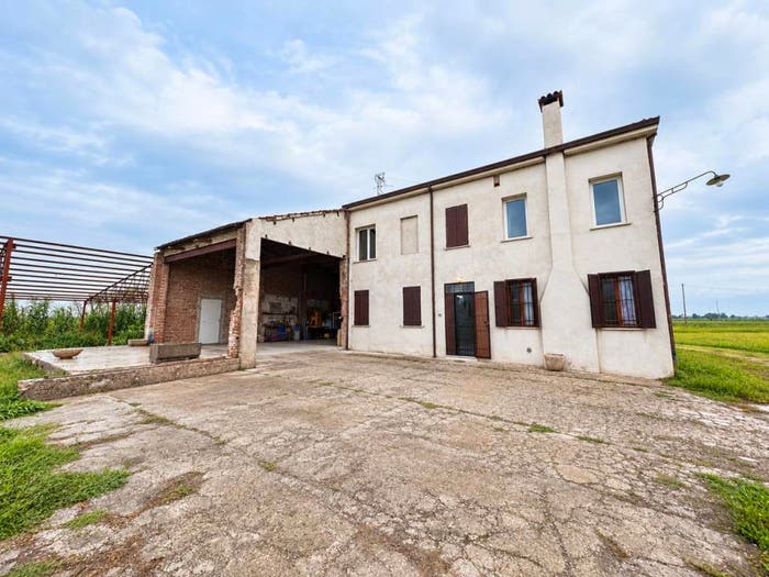 Casa quadrilocale in vendita in Via Finilon, Villa Bartolomea