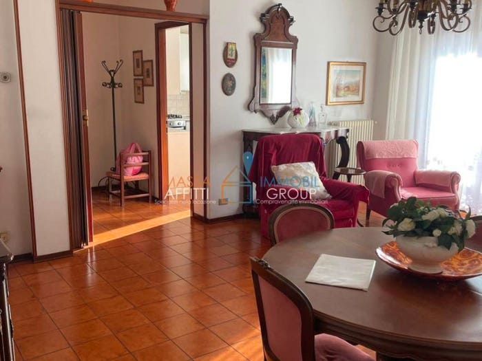 Appartamento con 6 locali in vendita in Via Don Giovanni Minzoni, Centro, Carrara