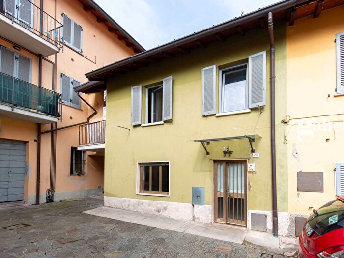 Casa bilocale in vendita in Via sant'ambrogio, Centro, Merate