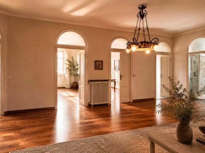 Appartamento con 6 locali in vendita in Via Luigi Majnoni, Centro, Erba