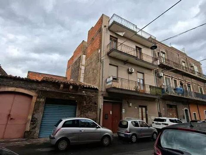 Casa con 6 locali in vendita in Via Milazzo, Paternò