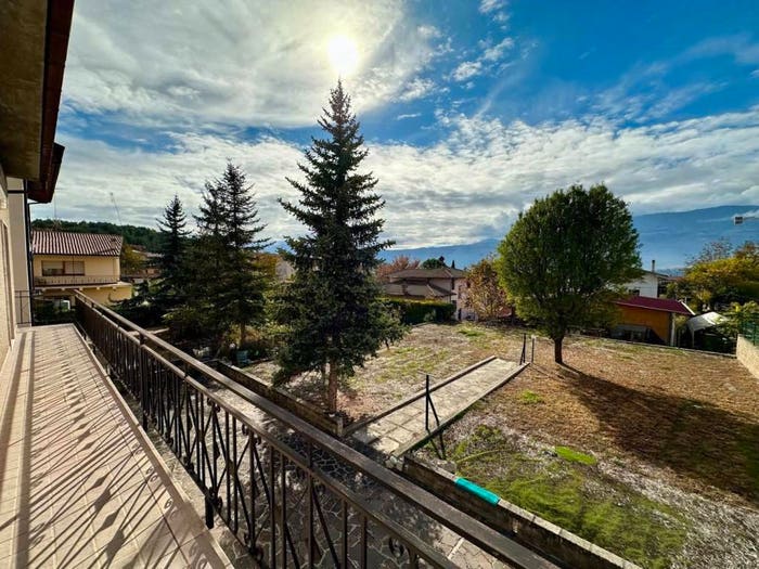 Casa con 6 locali in vendita in Via San Demetrio, Poggio Picenze