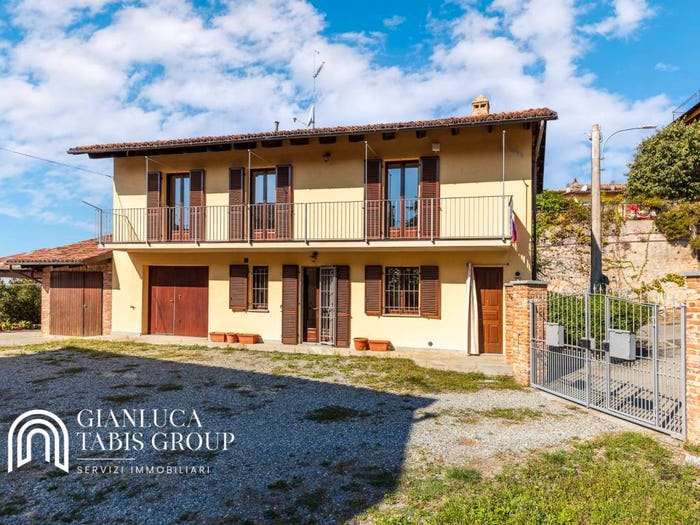 Casa con 6 locali in vendita in Via Vittorio Alfieri, Centro, Cocconato