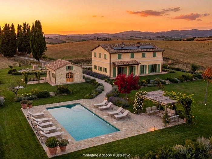 Casa con 6 locali in vendita in CONTRADA VALLE, Macerata