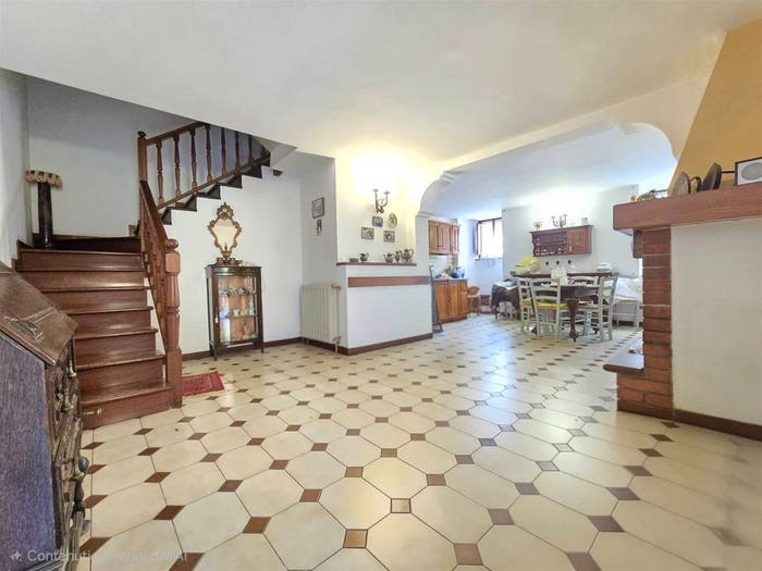 Casa con 6 locali in vendita in Camaiore Paese, Camaiore